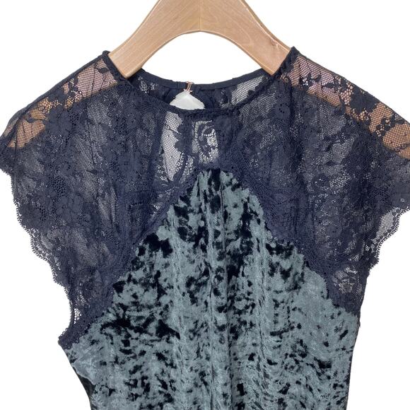 VICTORIA SECRET Green Crushed Velvet Kimono (XS/S)  & Velvet Lace Bodysuit (S) - Picture 2 of 10